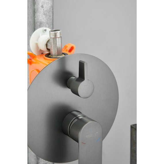 Душевая система для ванны Belz B80713-3, оружейная сталь - 8 Душевая система для ванны Belz B80713-3, оружейная сталь фото 8